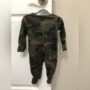 NEVER WORN infant 2 way zipper one piece. Size 0-3M